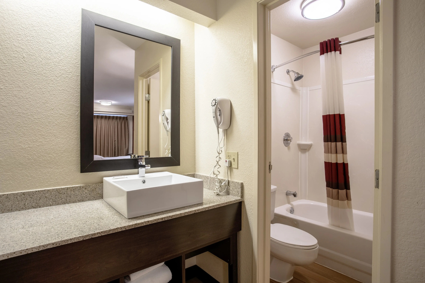 Photo - Red Roof Inn PLUS+ Chicago - Willowbrook