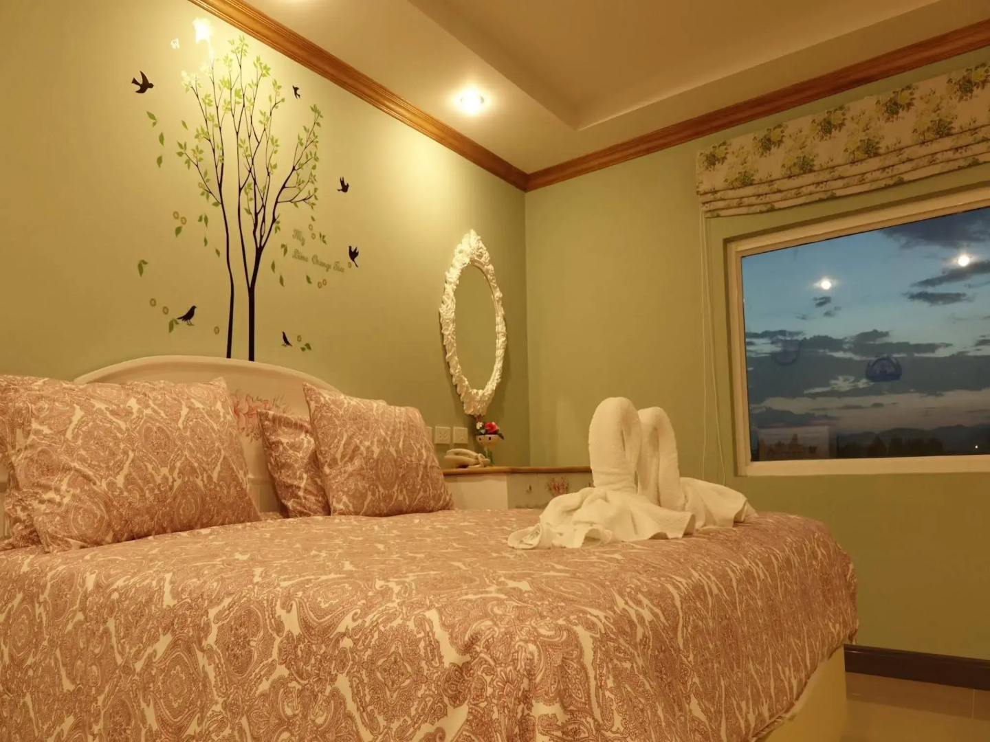 Photo - The Lilly Hotel