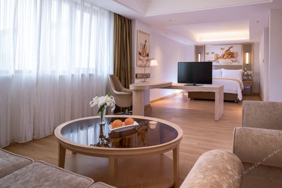 Vienna International Hotel (Changfeng Park Shop, Jinshajiang Road, Shanghai)