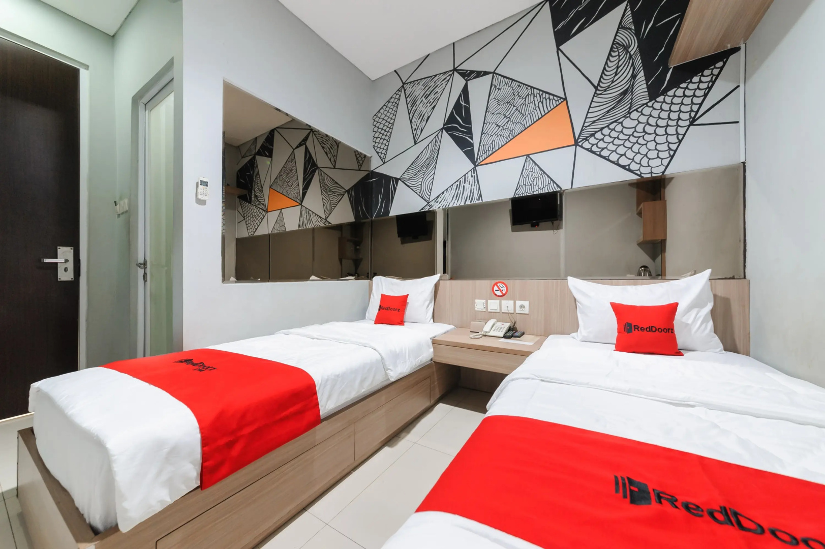 Photo - RedDoorz Plus near Grand Indonesia Jakarta