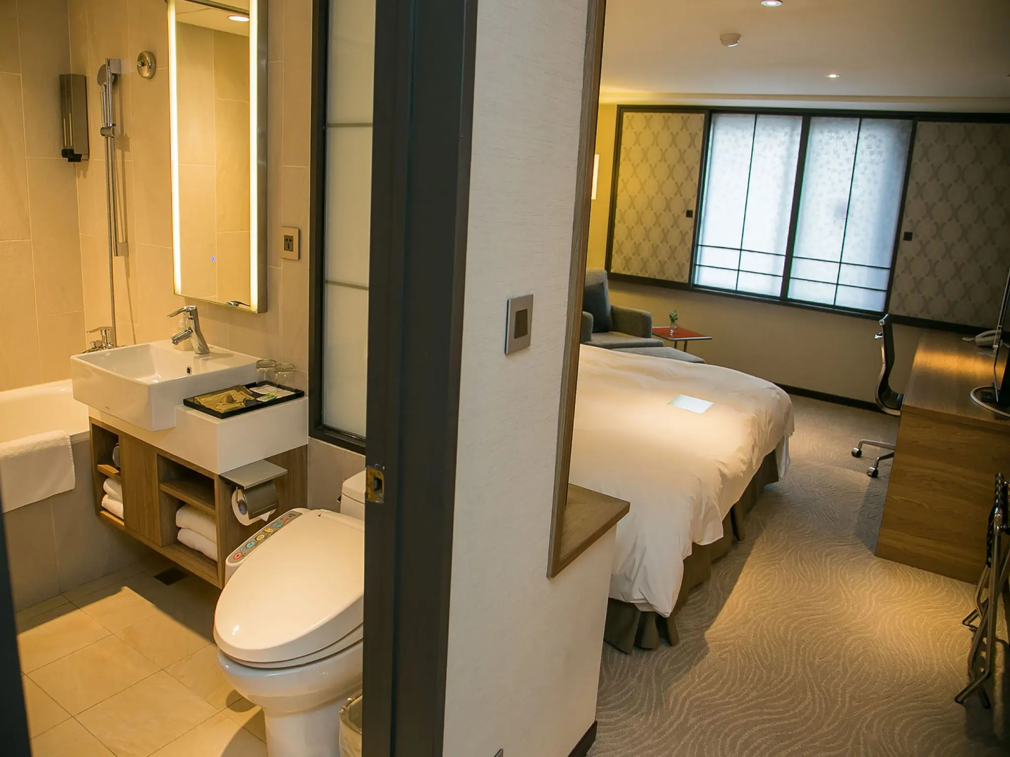 Photo - Royal Inn Taipei Nanxi - MRT Zhongshan Station