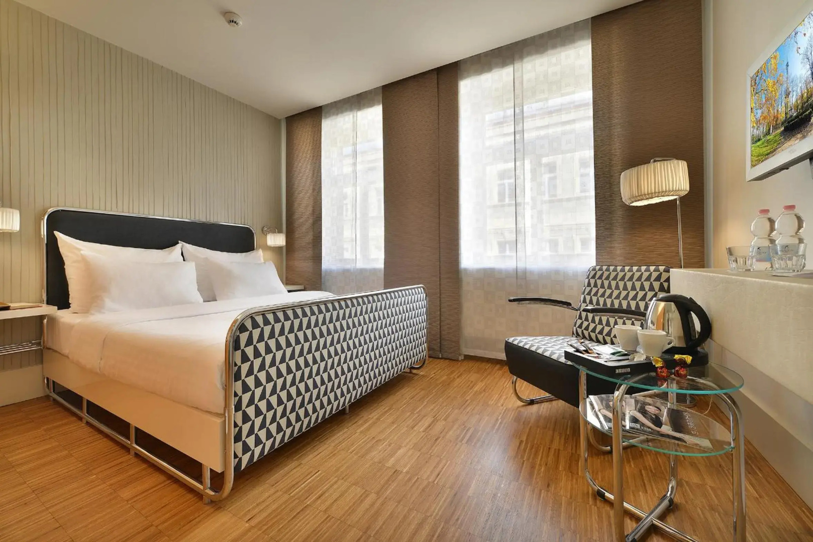 Photo - Three Crowns Hotel