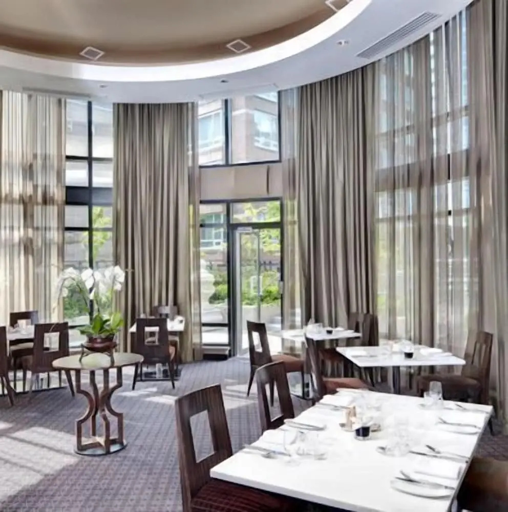 Photo - L'Hermitage Hotel