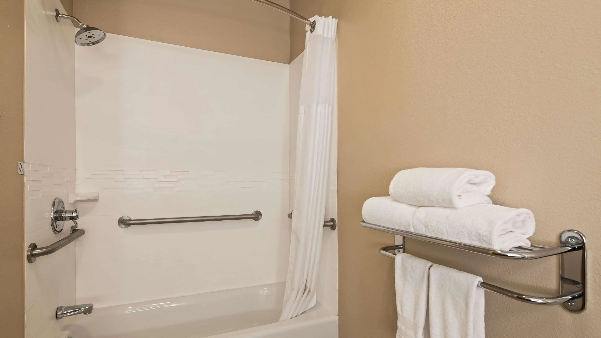 Photo - Best Western Plus Tulsa Inn & Suites