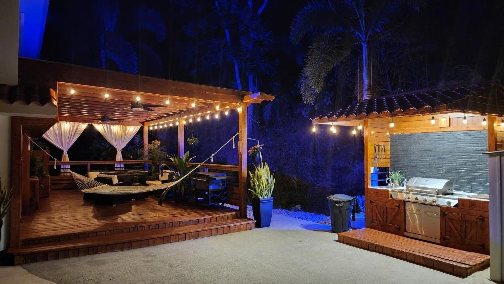 Palm's Luxury Suite with Private Jacuzzi
