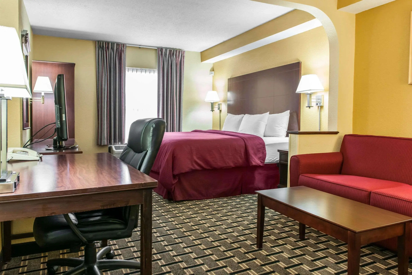 Photo - Clarion Inn & Suites Indianapolis Northwest