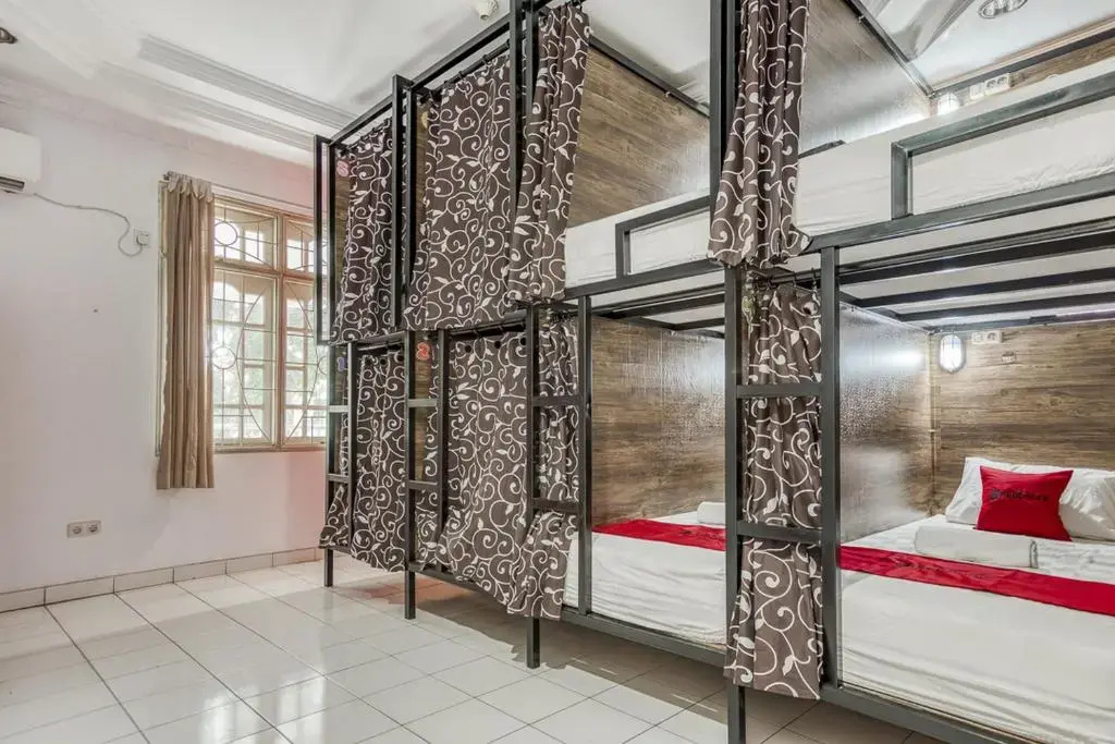 Foto - Formerly Reddoorz Hostel @ Feliz Noche Cengkareng
