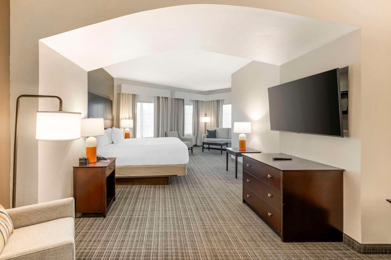 Photo - Comfort Inn & Suites Verona at Turning Stone Resort Casino