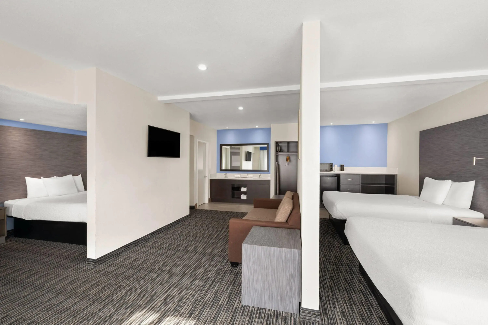 Photo - Travelodge Inn & Suites by Wyndham Anaheim on Disneyland Dr