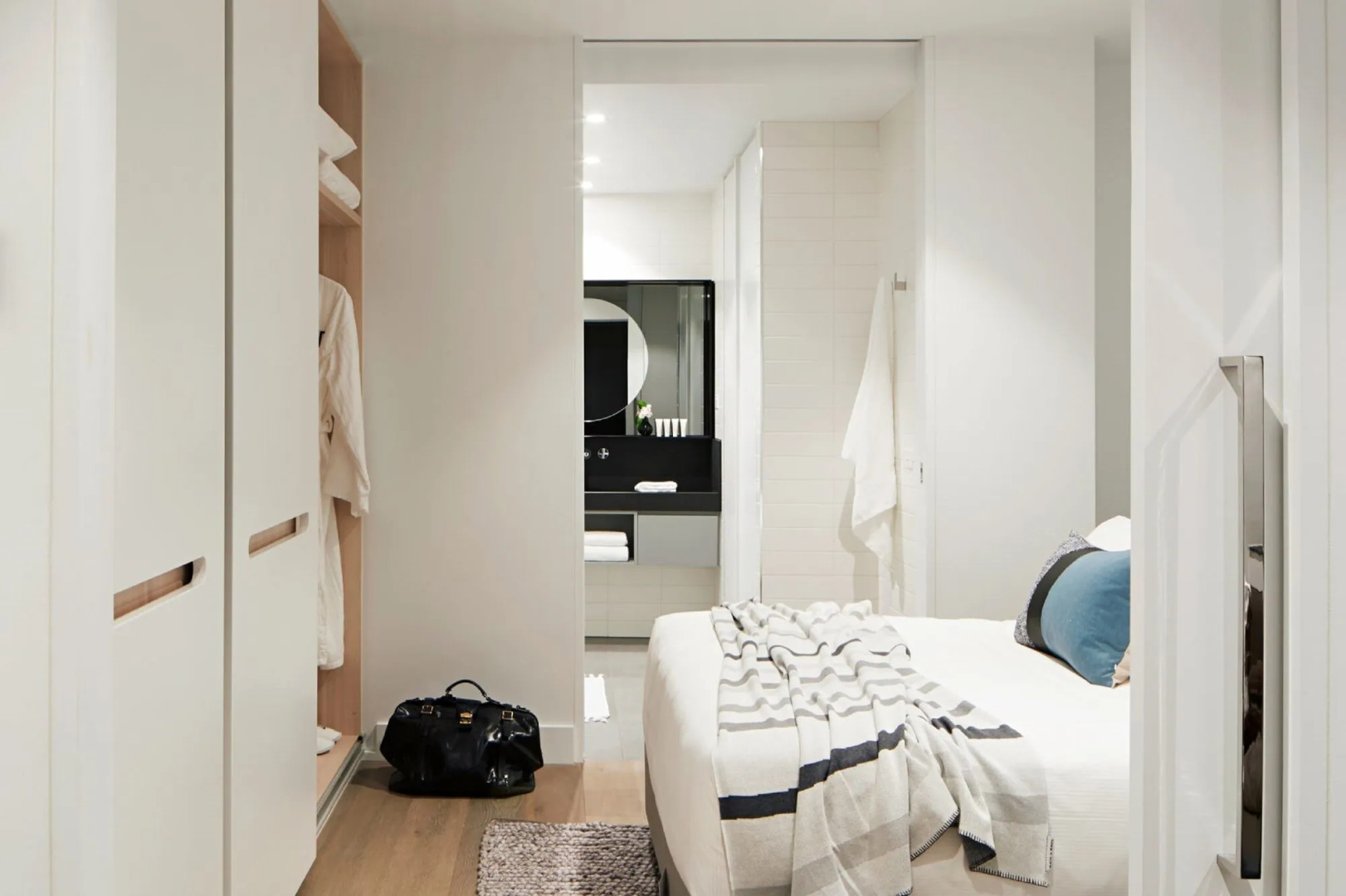 Photo - Tyrian Albert Park Lake