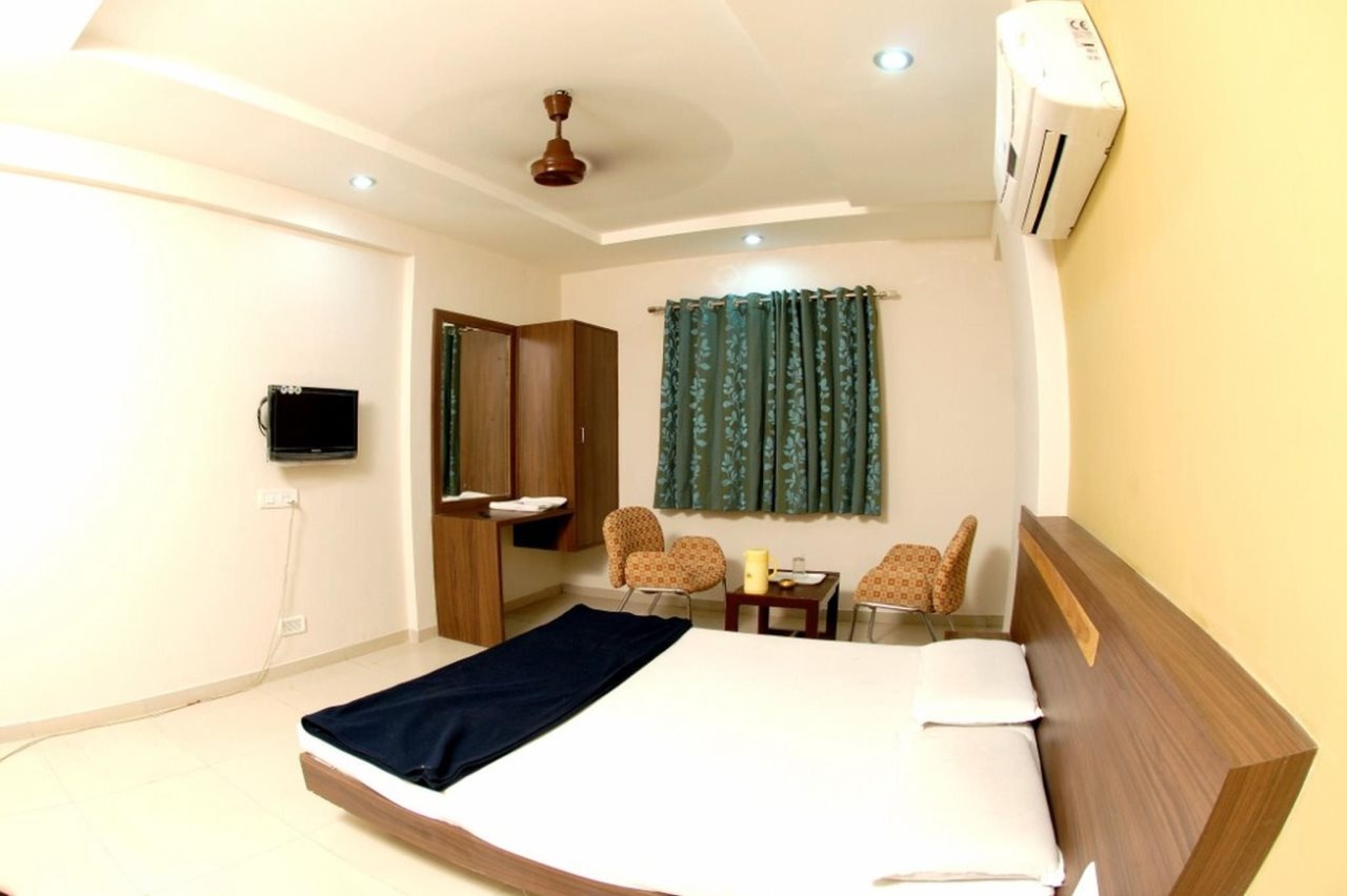 Hotel Rahi Local Unmarried Nri Not Alloewed