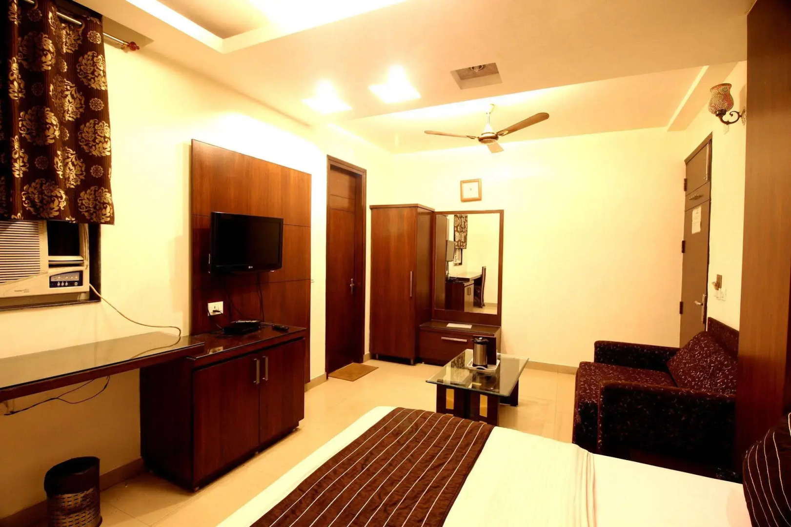 Photo - Hotel Vanson Villa, City Centre - With Free Airport & Train Station Pickup