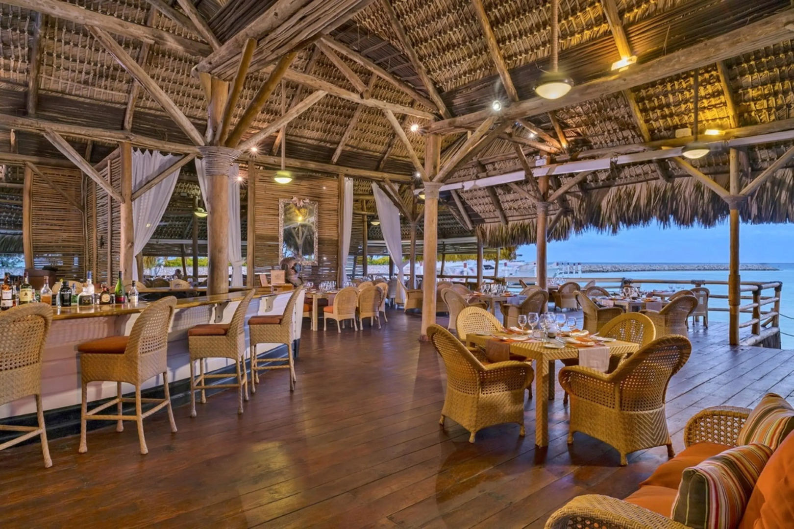 Foto - One-of-a-kind villa with open spaces and amazing views in luxury beach resort