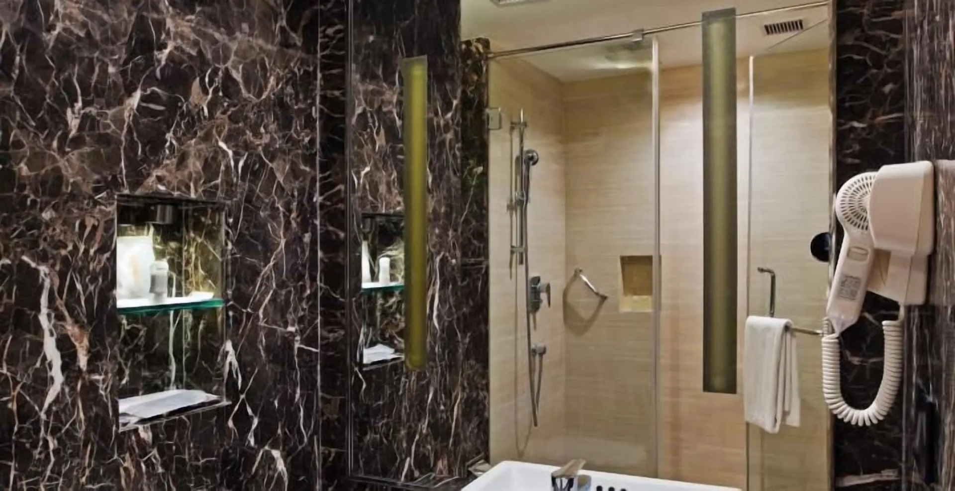 Foto - Zone By The Park , Bani Park Jaipur