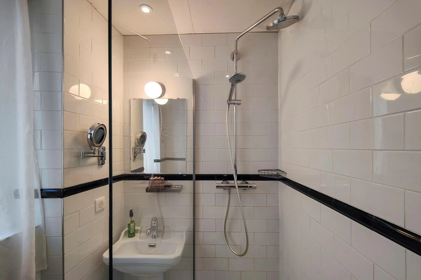 Foto - Hôtel de France, un hôtel AMMI