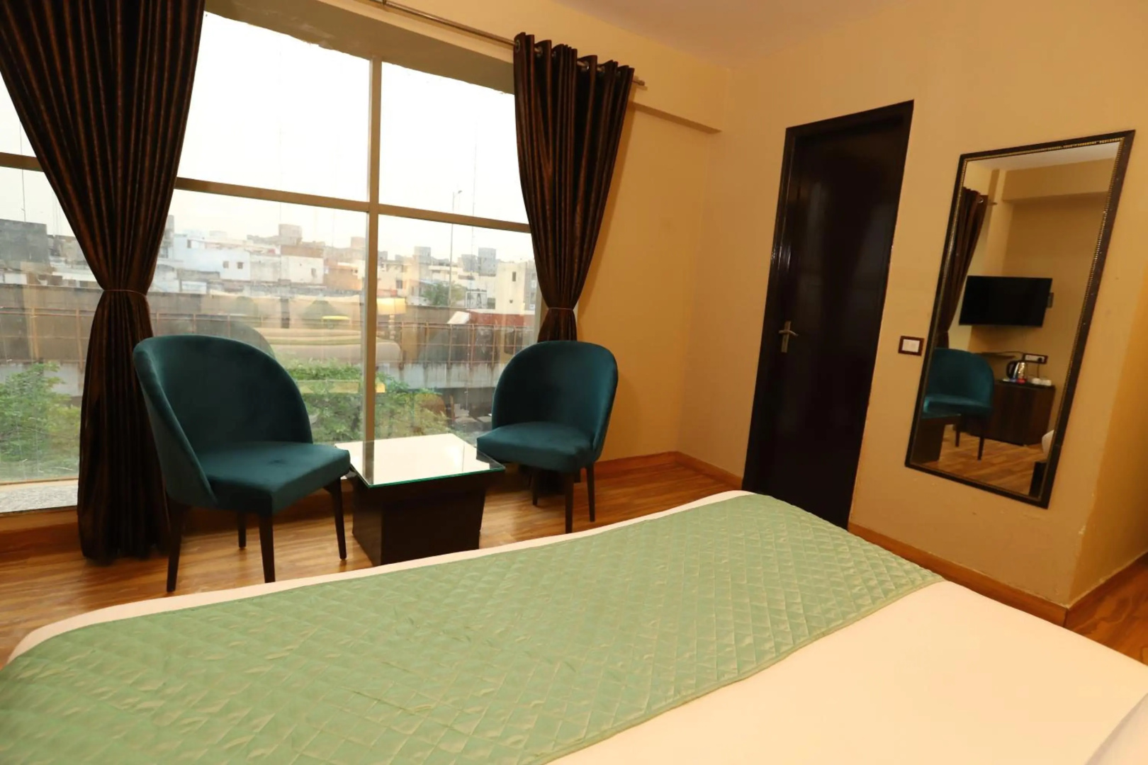 Foto - Hotel Palm Grand Naraina New Delhi - Couple Friendly Local IDs Accepted