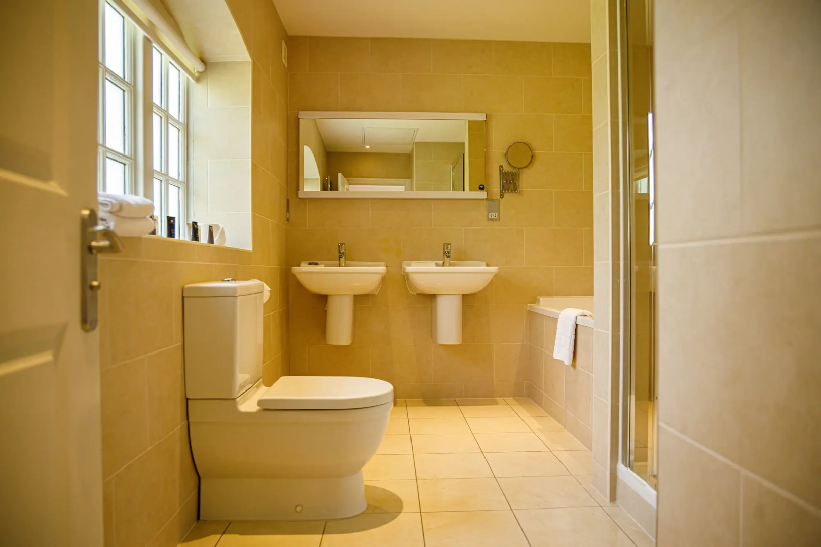 Photo - Barnett Hill - Luxury Hotel