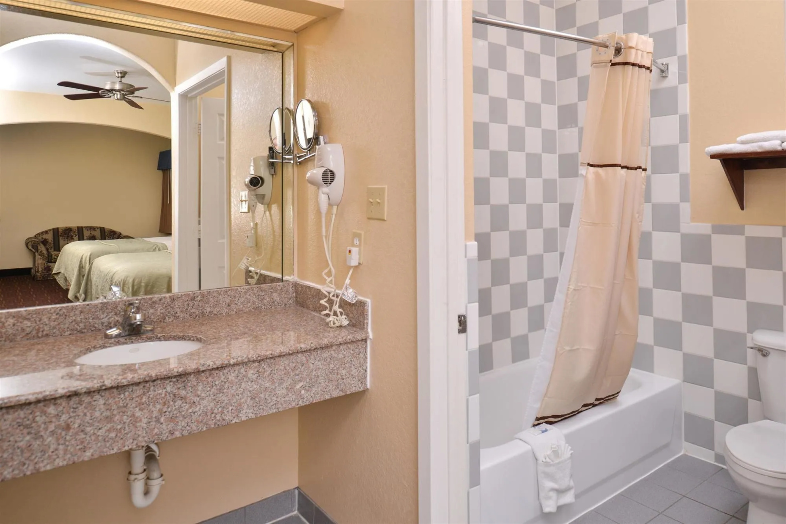 Photo - Americas Best Value Inn-Baytown