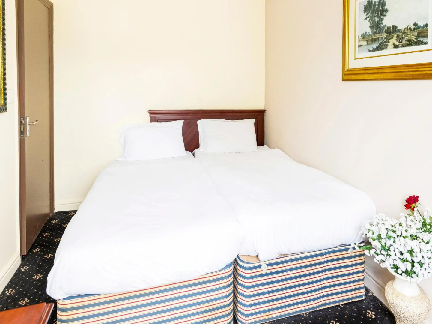 Photo - Old Oak Tree Inn