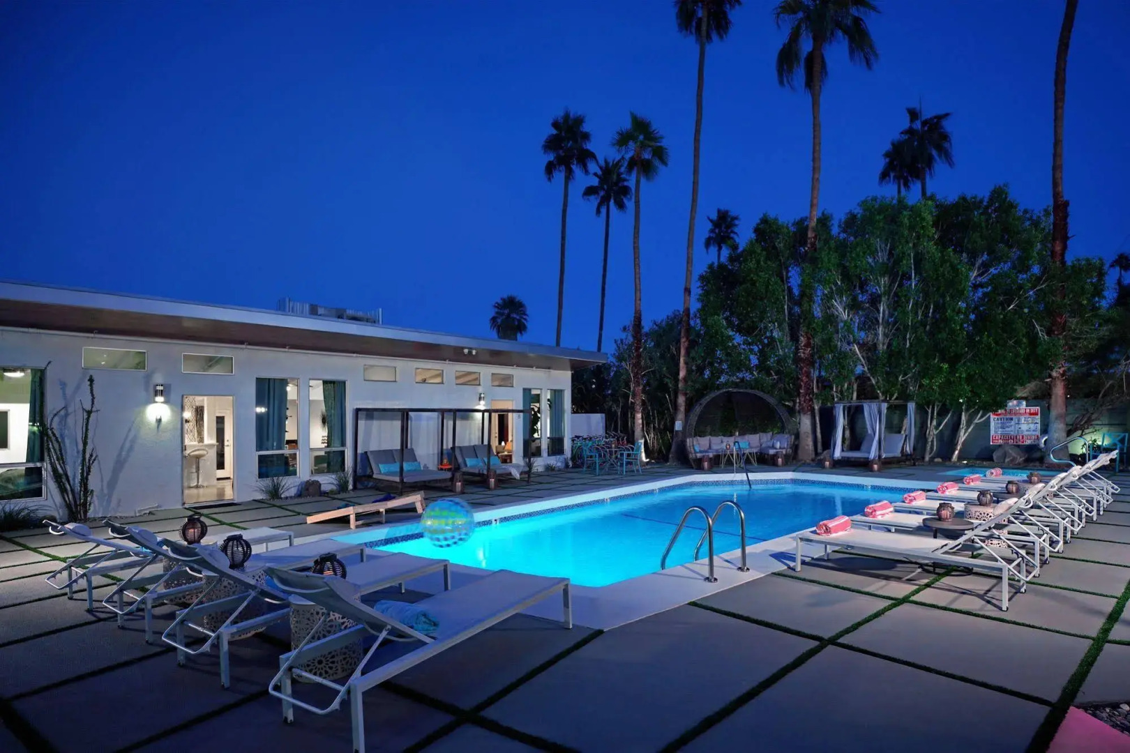 Foto - The Wesley by AvantStay Mid-Century Modern Oasis with Pool