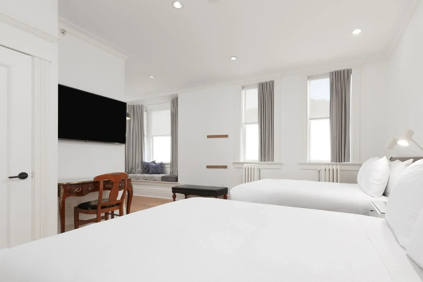 Photo - Victorian Hotel