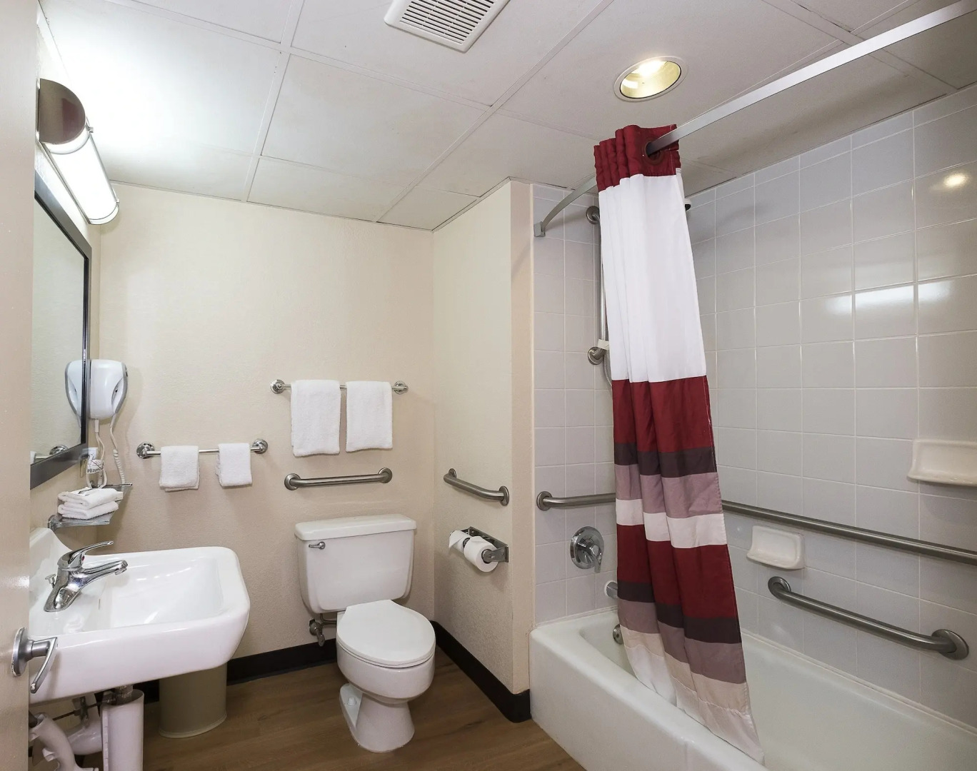 Photo - Red Roof Inn Cortland