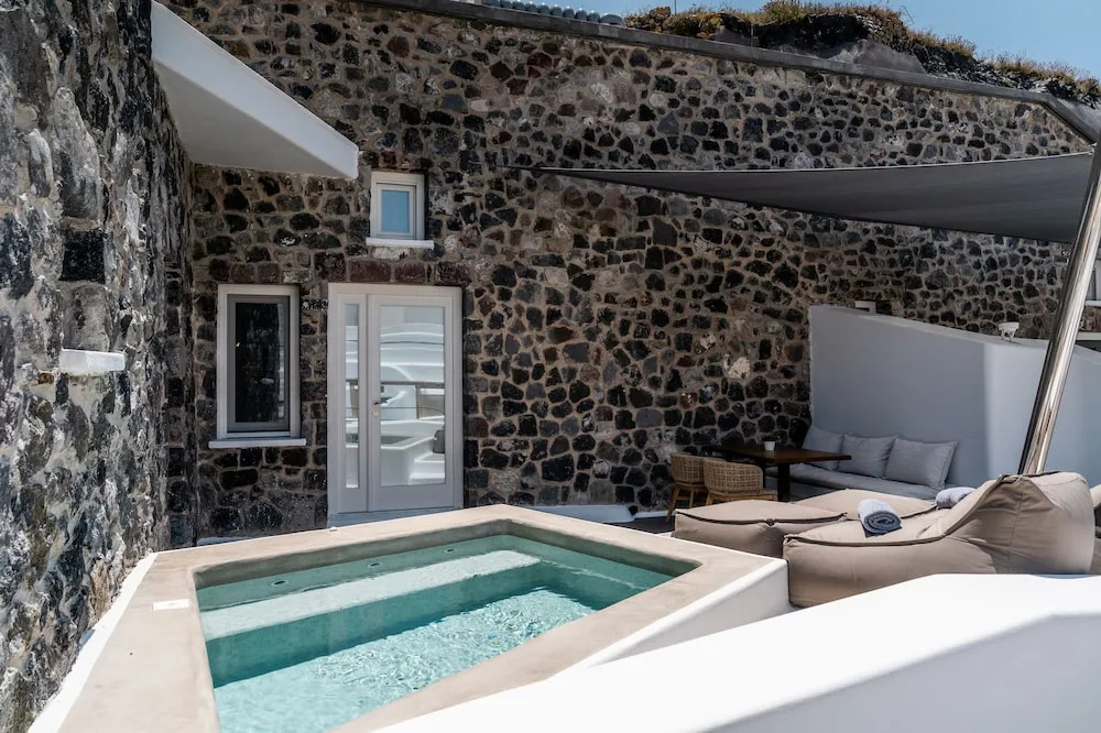 Photo - Victoria Caves