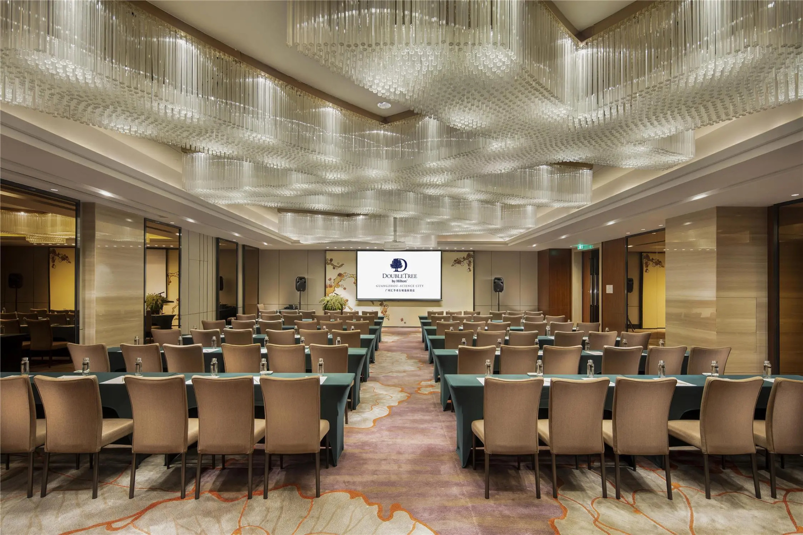 Photo - DoubleTree by Hilton Guangzhou Science City-Free Shuttle Bus Service During Canton Fair Period