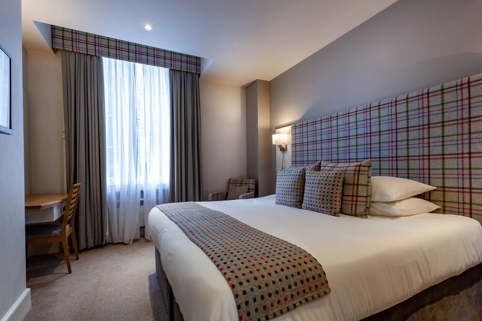 Photo - White Hart Hotel & Apartments