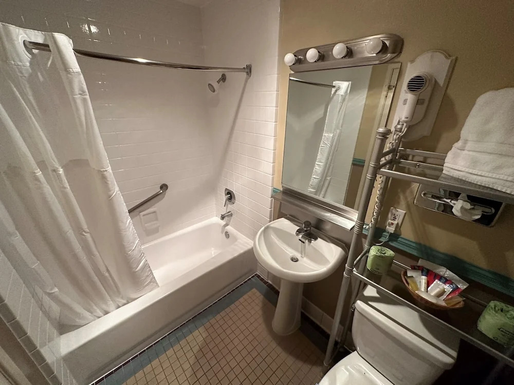 Photo - Foghorn Harbor Inn