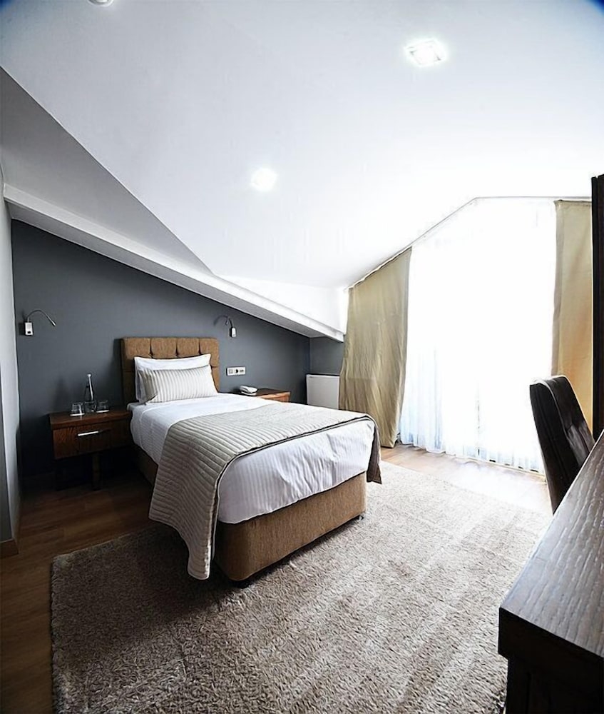 Photo - The Elegant Hotel