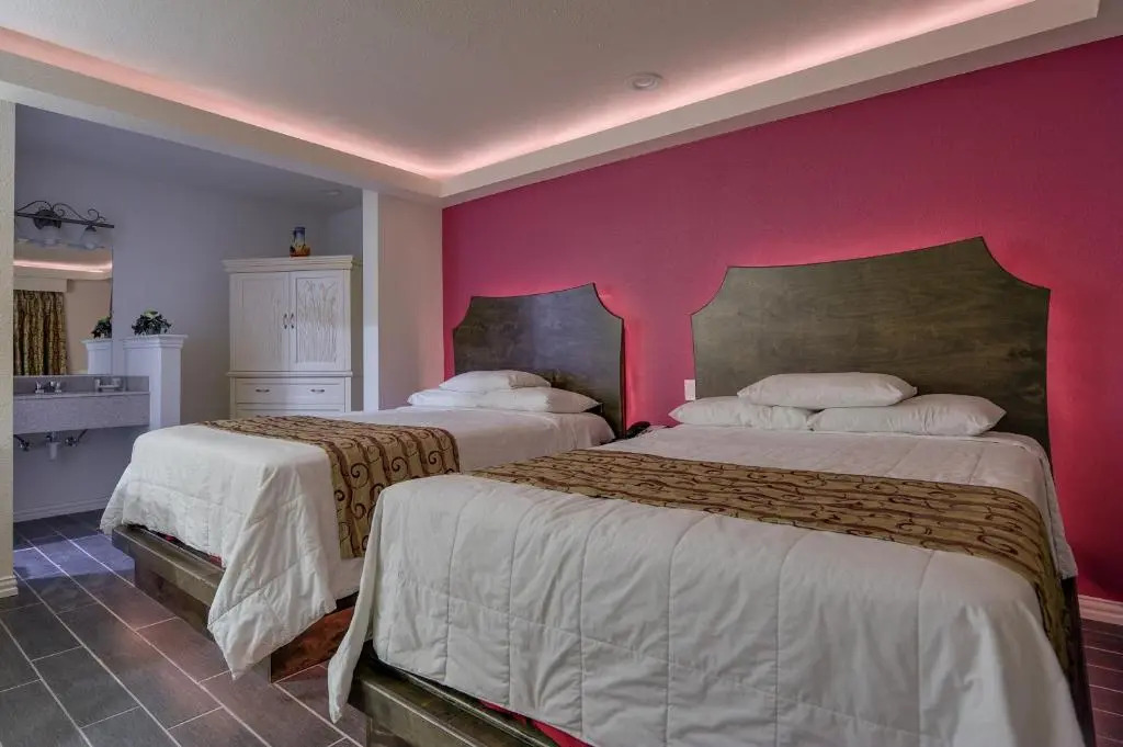 Photo - Romantic Inn & Suites