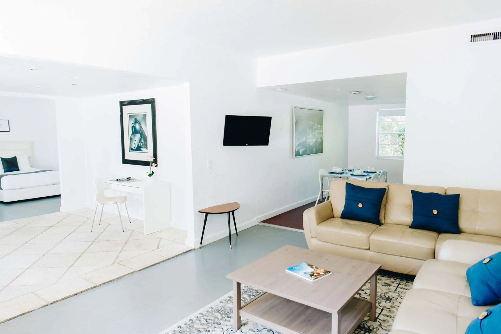 Photo - Aqua Hotel & Suites