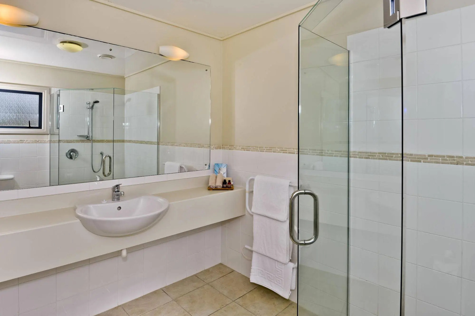 Photo - Whangaparaoa Lodge