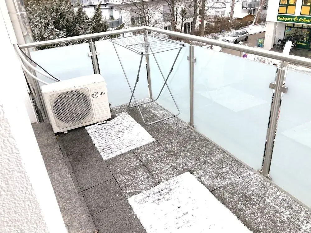 Photo - Sahara Falcon