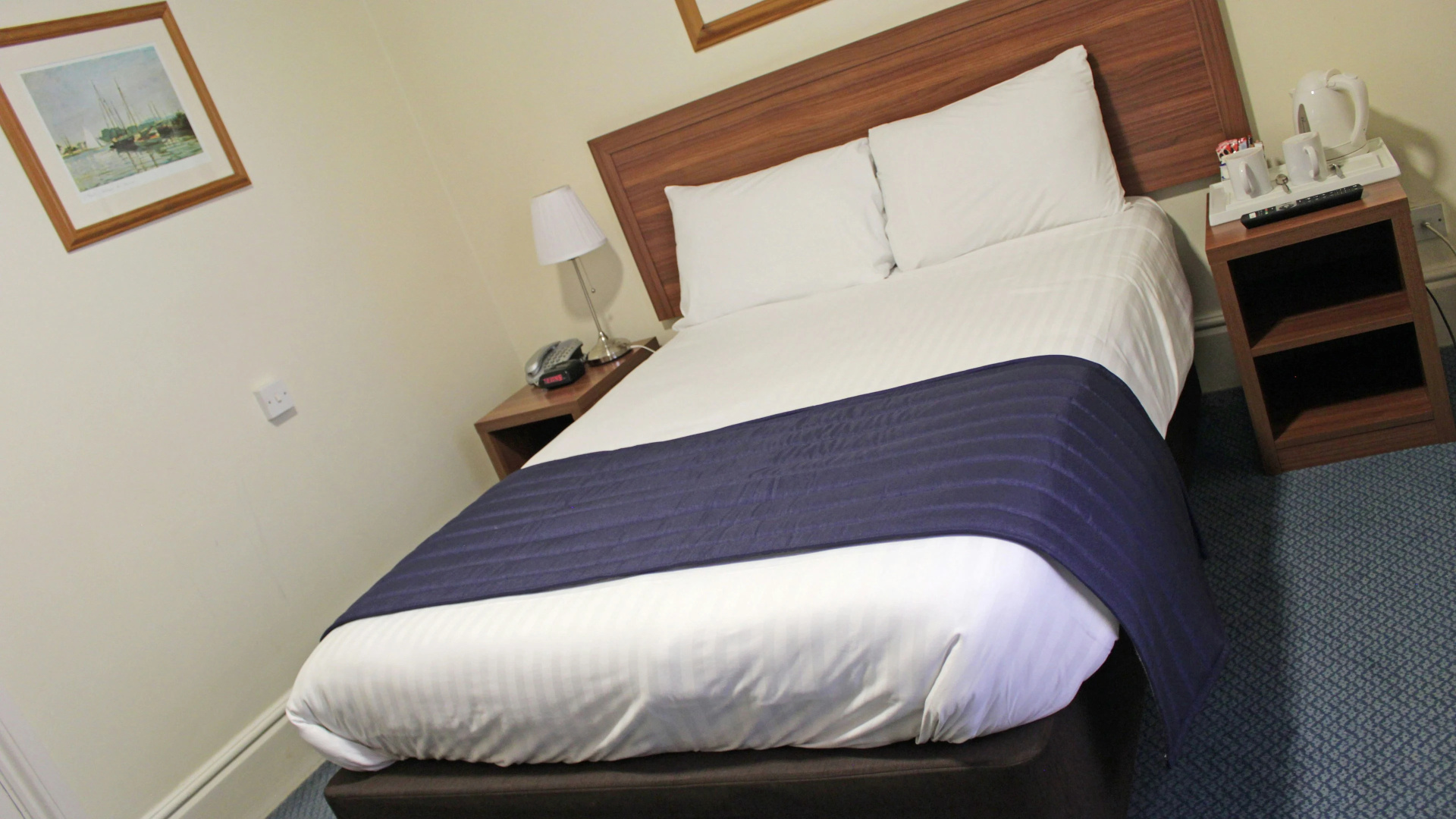 Photo - Discovery Inn - Leeds