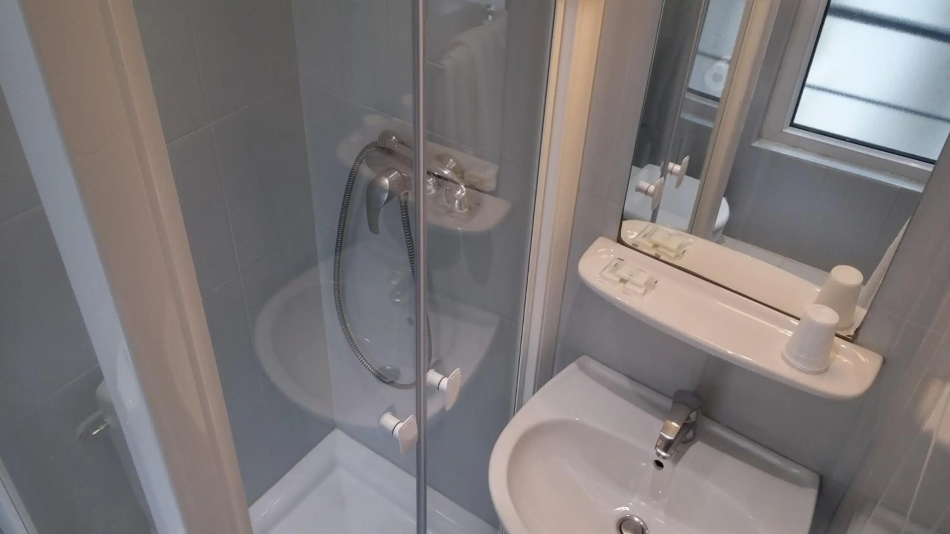 Photo - Modern Hotel