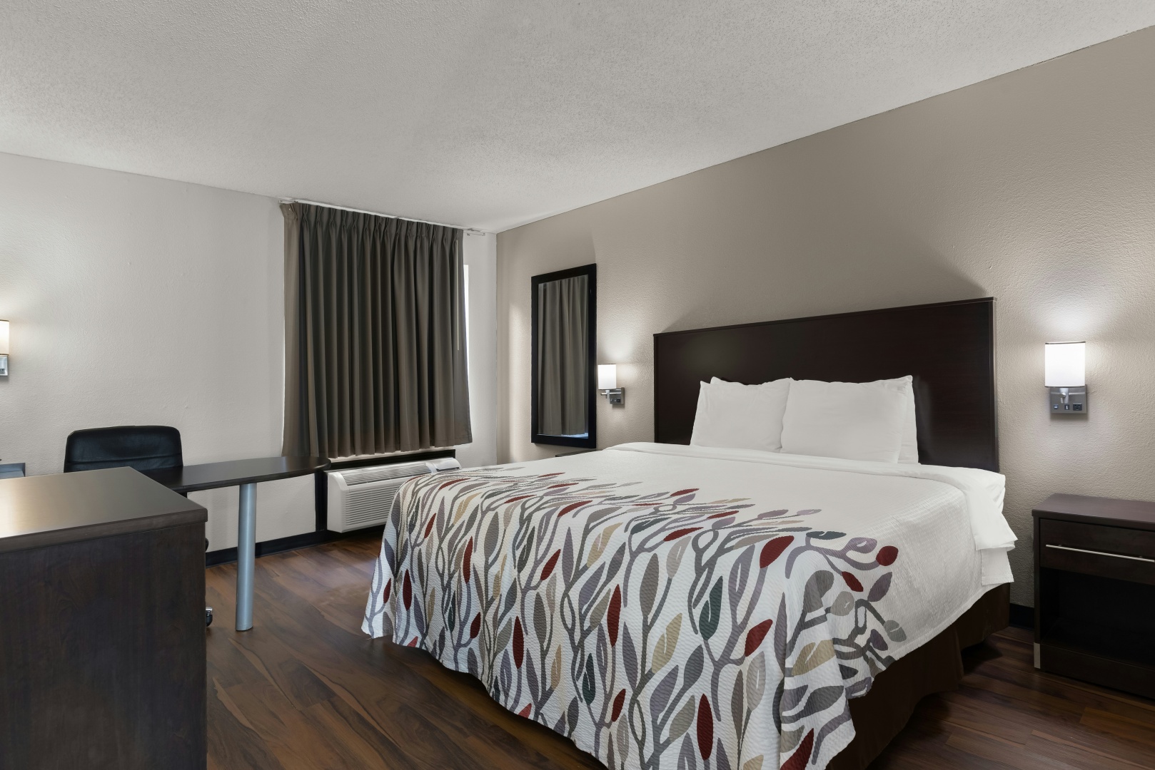 Photo - Red Roof Inn & Suites Savannah Airport