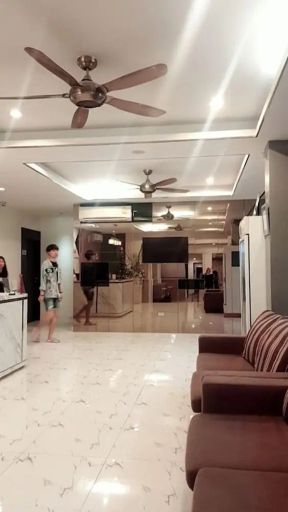 Photo - Malades House