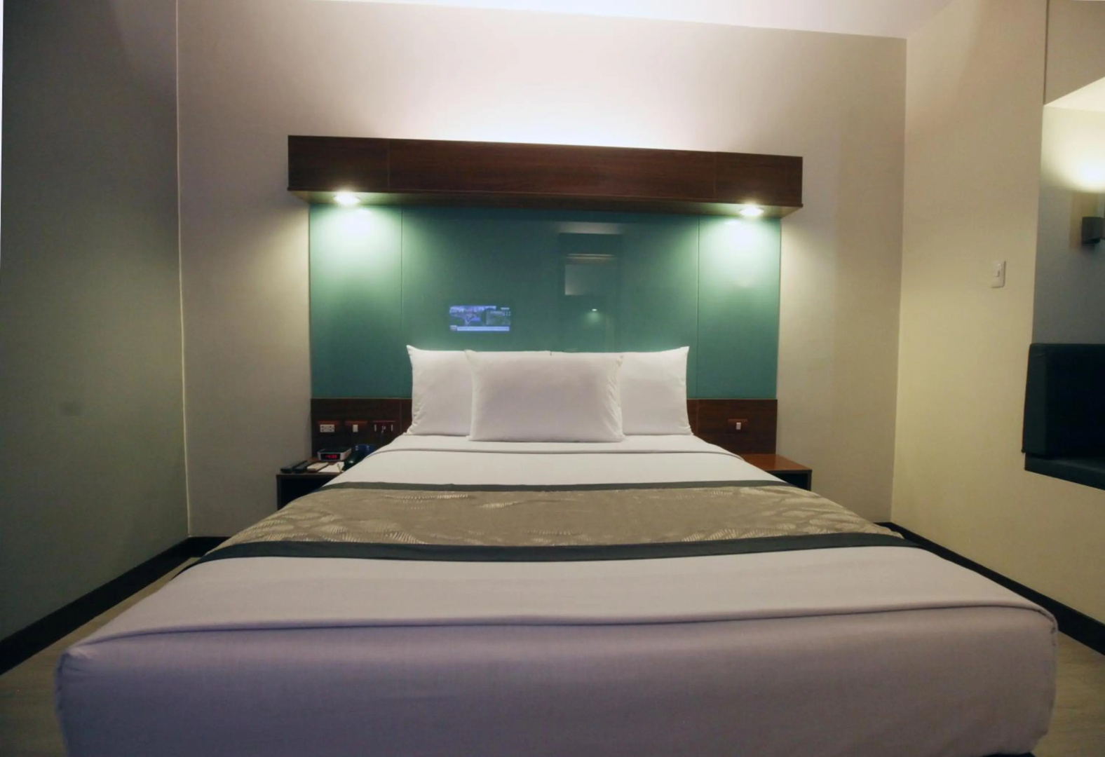 Photo - Microtel by Wyndham UP Technohub