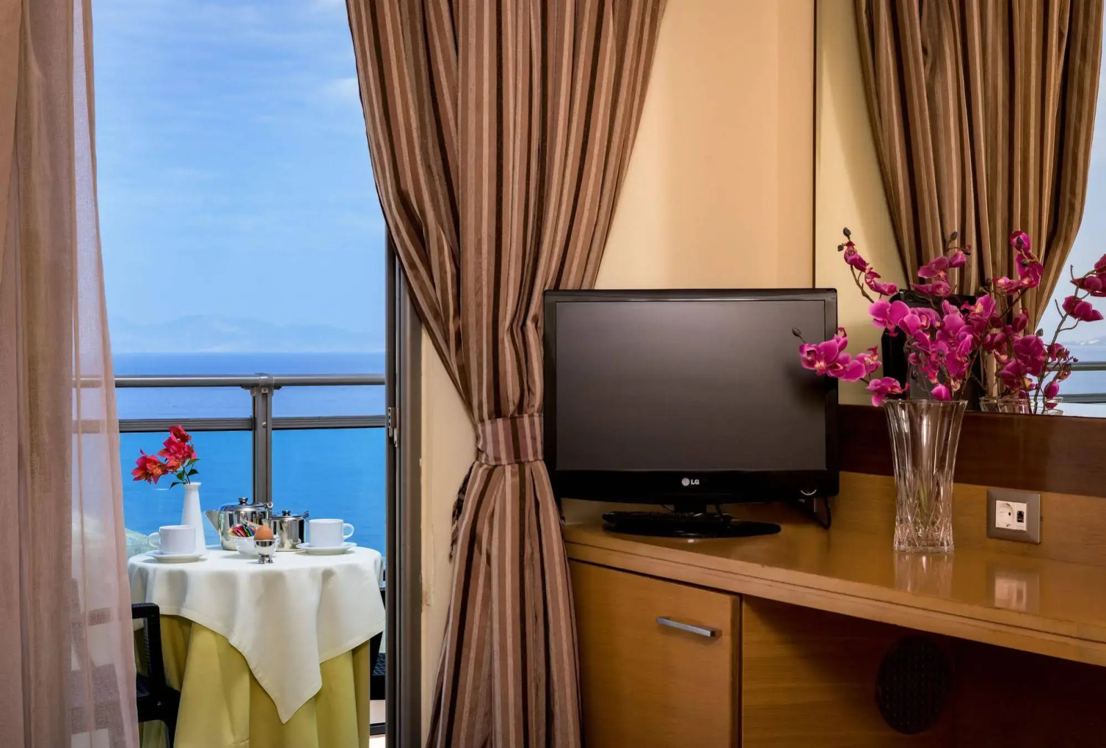 Photo - Manousos City Hotel