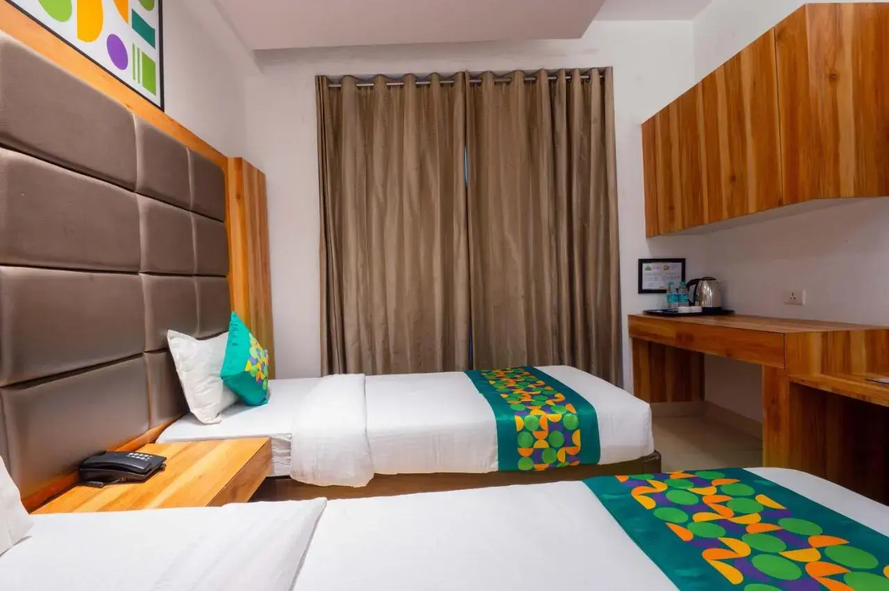 Foto - Treebo Twin Tree