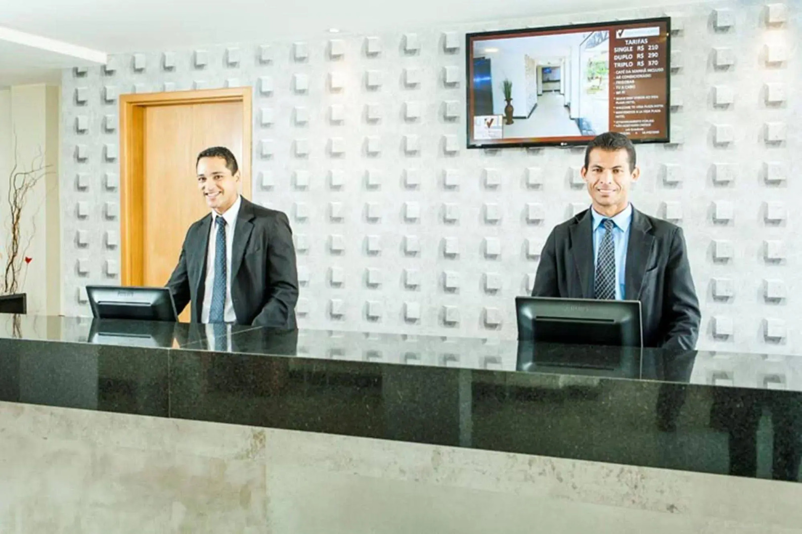 Photo - Vida Plaza Hotel