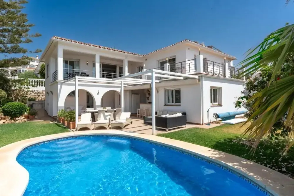 Foto - Spacious 3BR Villa with Private Pool and Sea Views