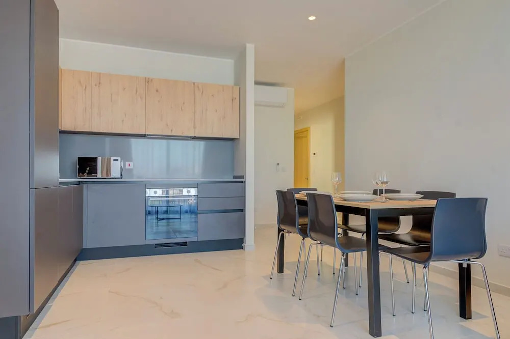 Photo - Mayfair by Premier Suites MT