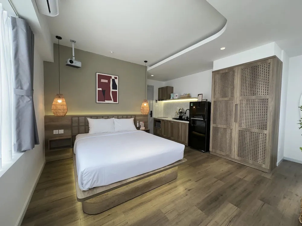 Photo - Kin Wander Tân Phong, The Moonage