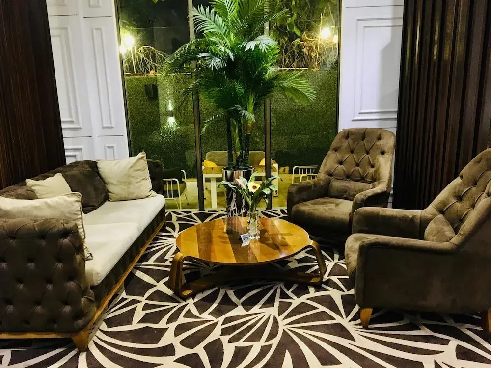 T E L E By Summerset Continental Hotel