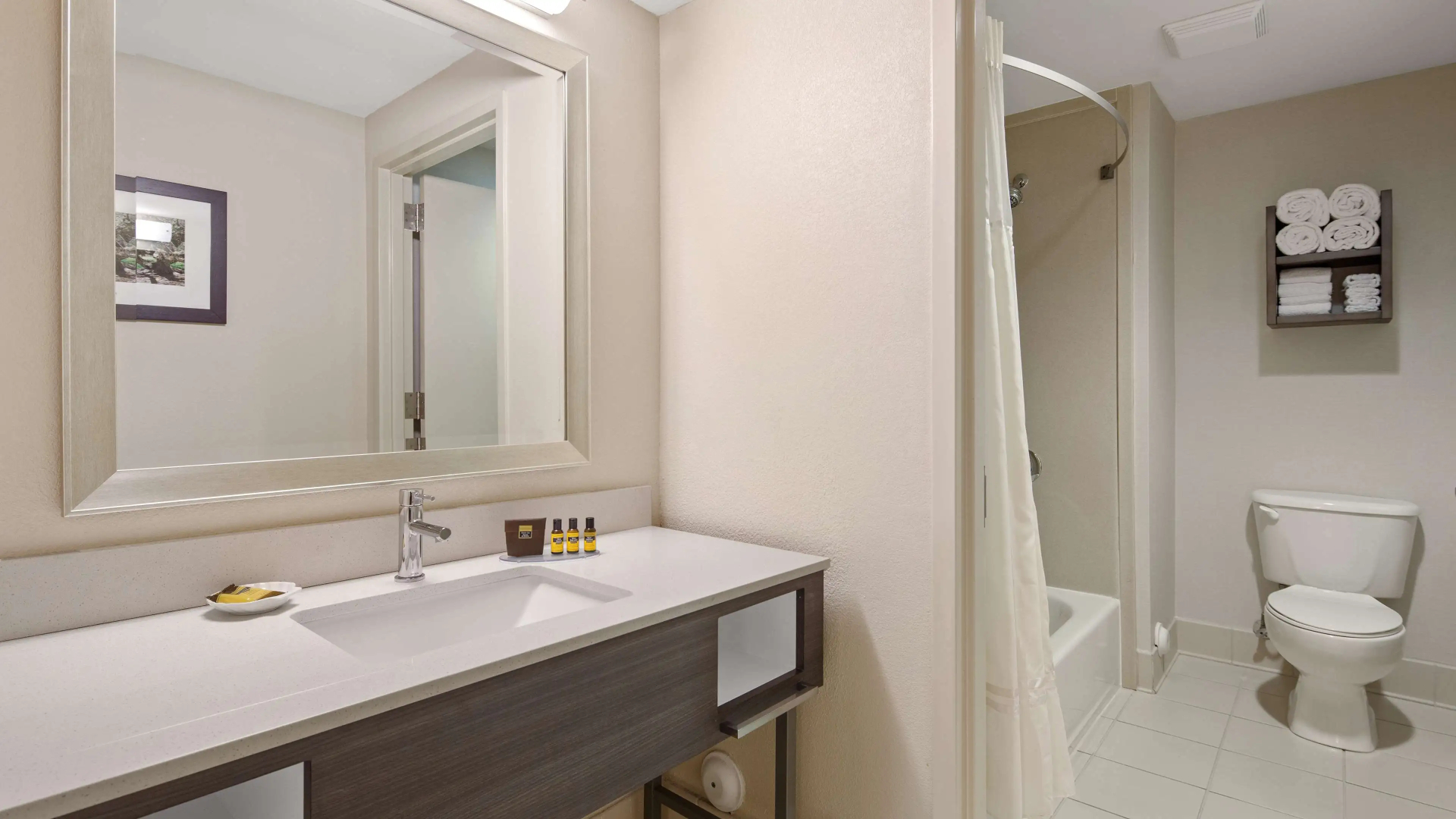 Foto - Best Western Plus Kendall Hotel & Suites