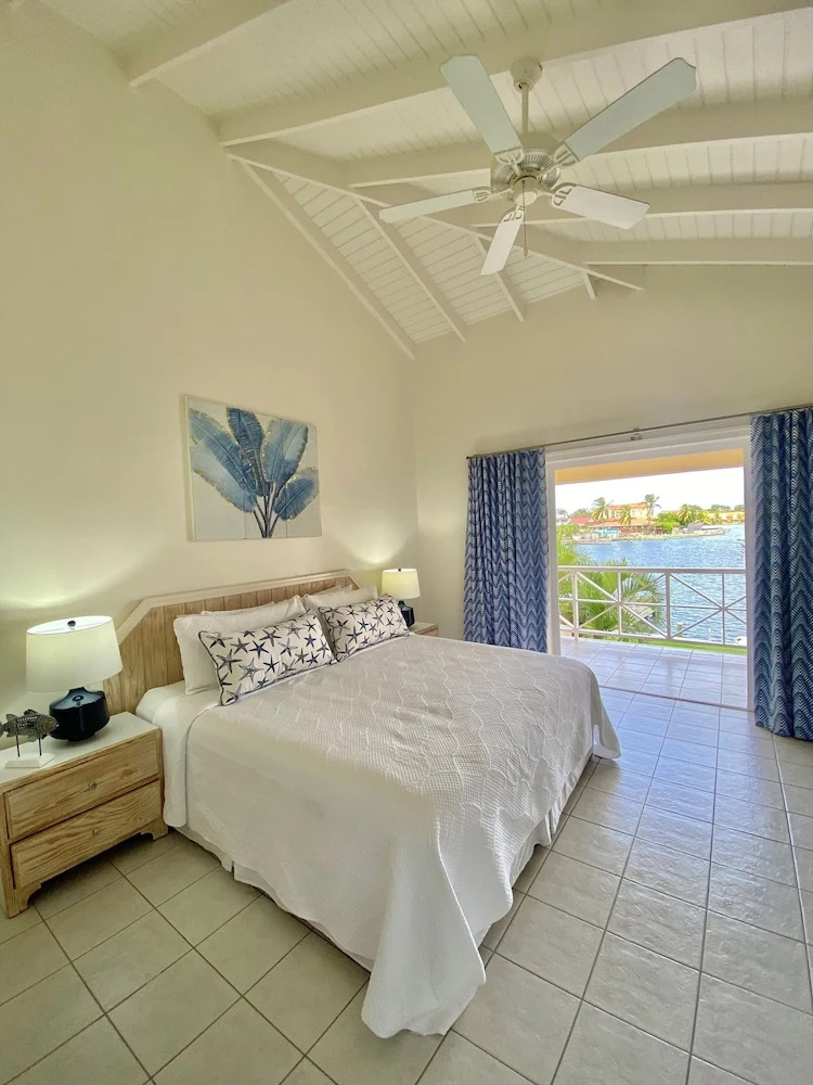 Bay View #2 2 Bedroom Townhouse by RedAwning
