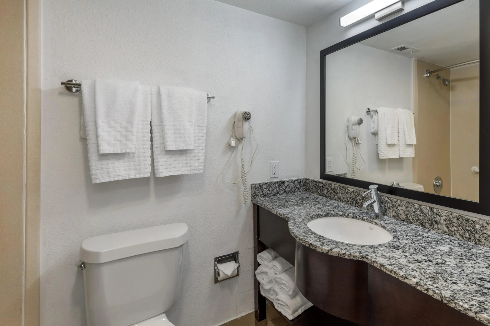 Photo - Palm Beach Lakes Hotel